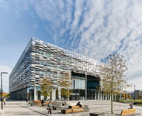 Photovoltaic installation on post 2000 building