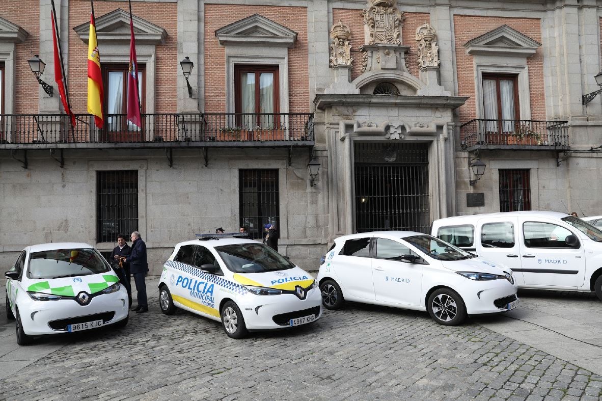 Flotas de prueba, incentivos políticos y campañas para la adopción de vehículos eléctricos