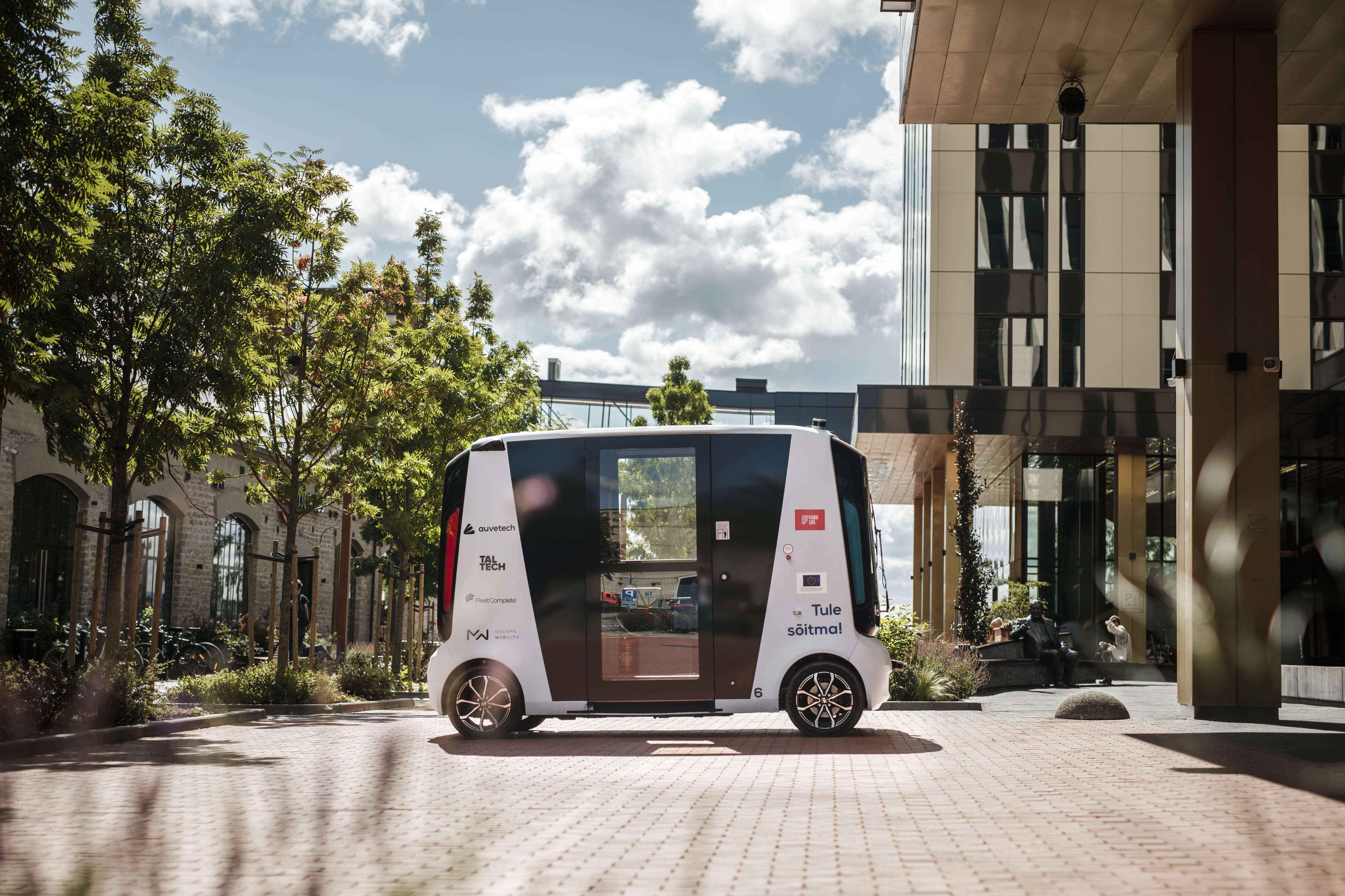 Autonomer Shuttle, der den Flughafen, das Einkaufszentrum und Ülemiste City in Tallinn verbindet