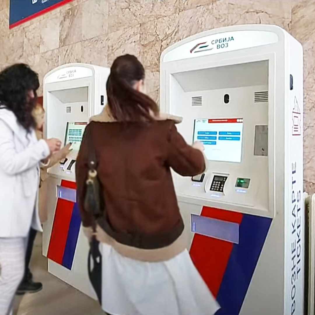 Transports ferroviaires avec kiosques TVM (distributeurs automatiques de billets)