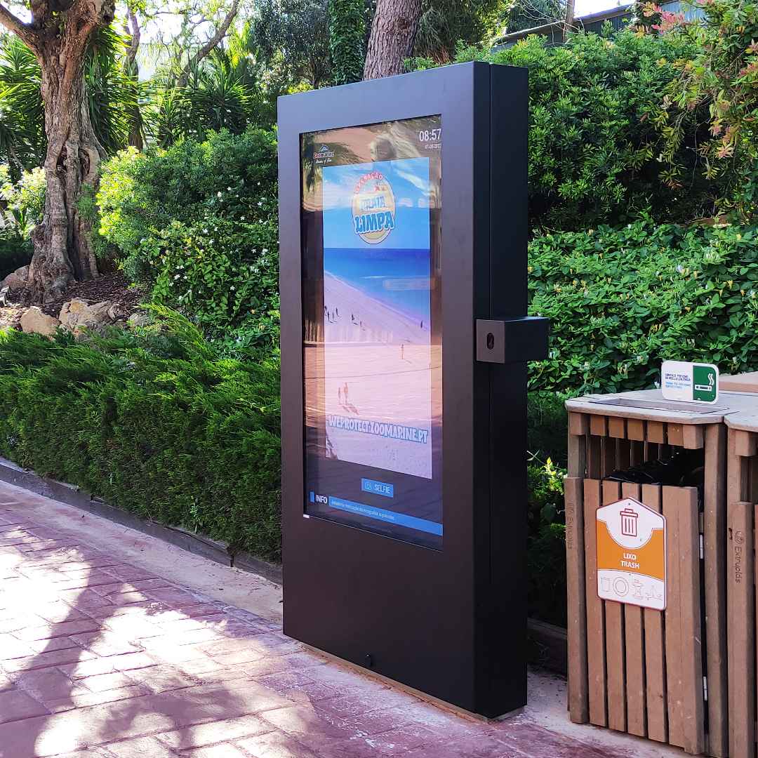 Partteam & Oemkiosks PLASMV Panneau d'affichage numérique pour Zoomarine en Algarve