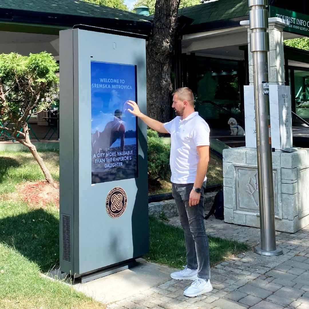 Förderung des Tourismus mit digitalen Plakaten von PLASMV