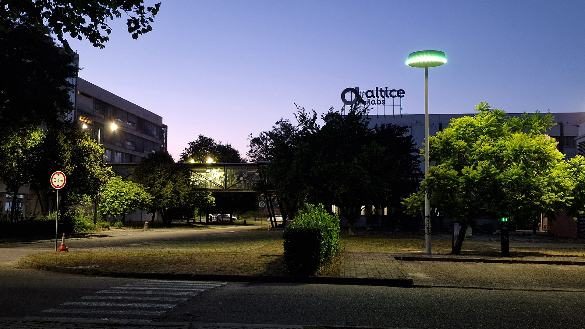 Omniflow's smart luminaire leading the next-generation mobility revolution at Altice Labs